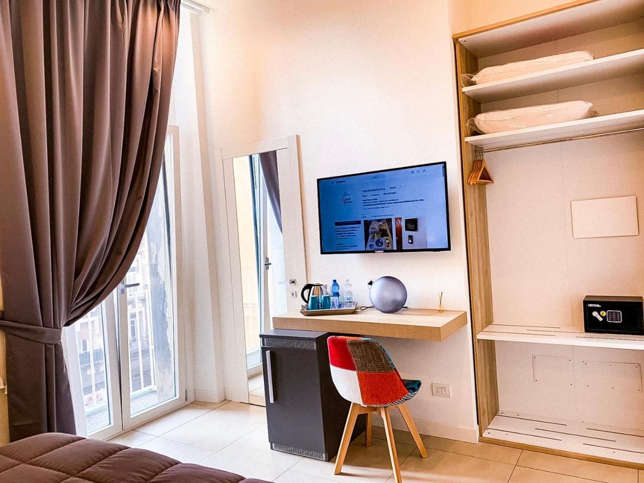 Napoli Squares Suites Екстериор снимка